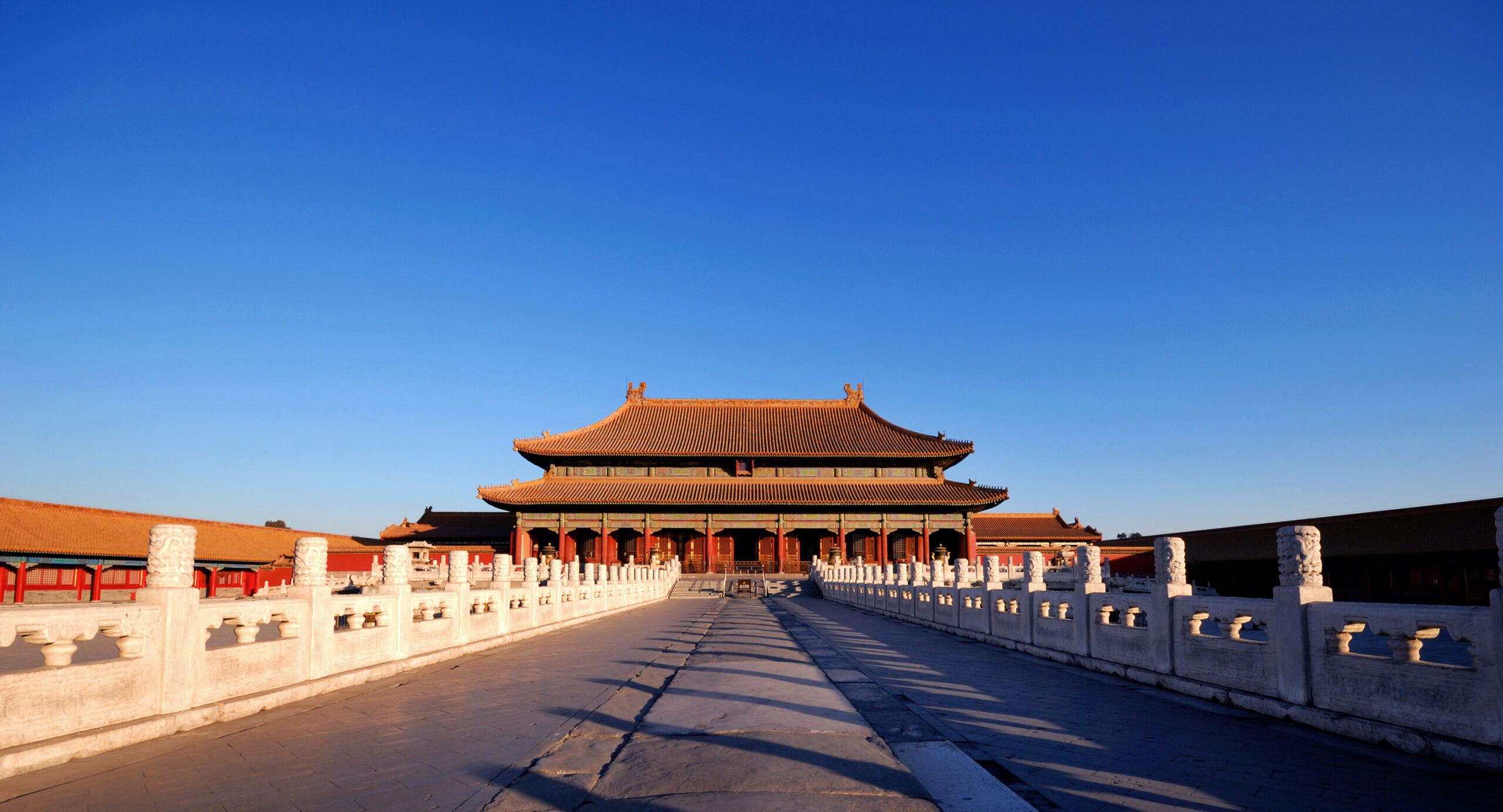 Russia and China: More Tourists, Fewer Business Deals